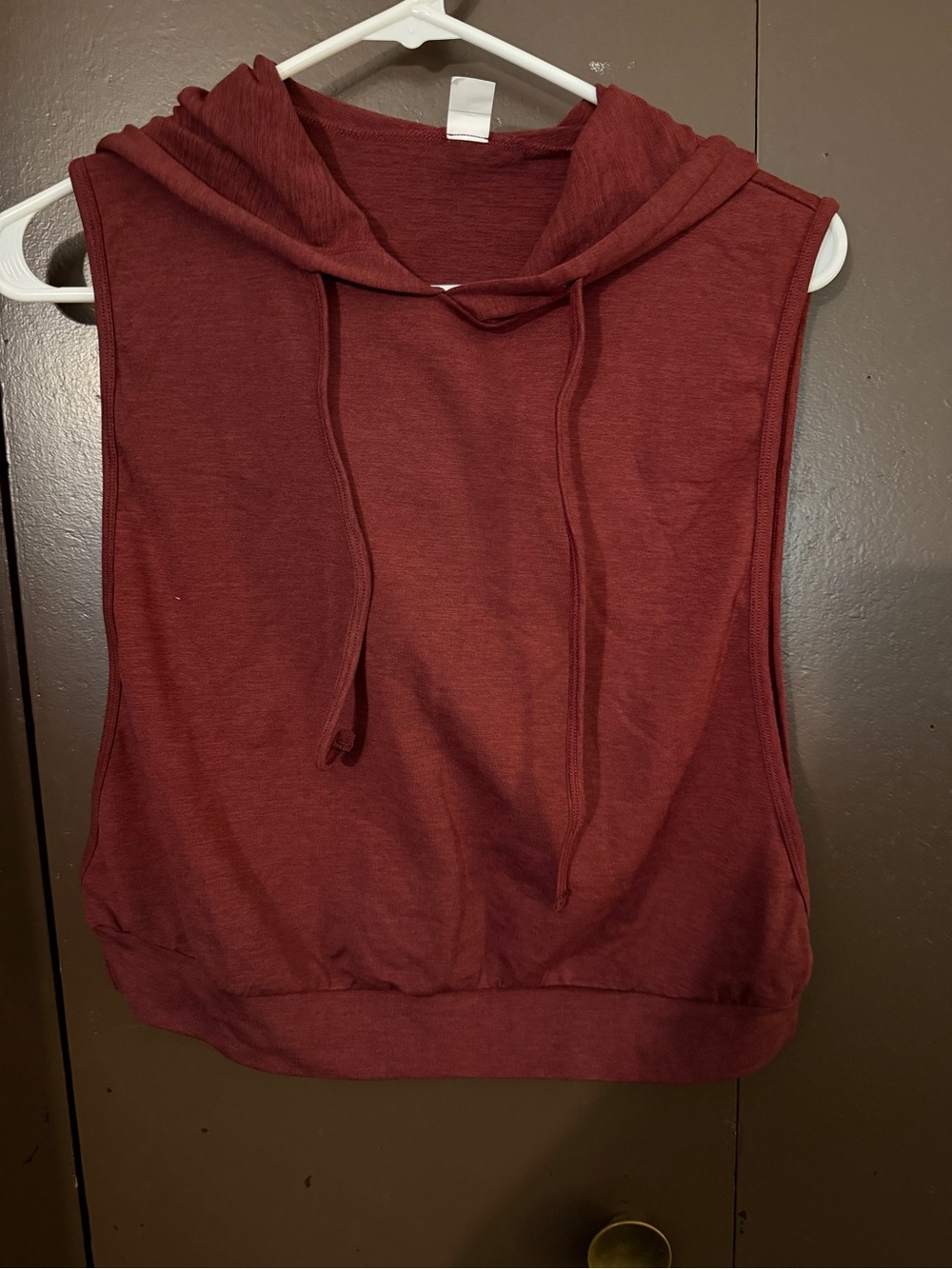 HALARA Sleeveless Hooded Crop Tank - Deep Wine